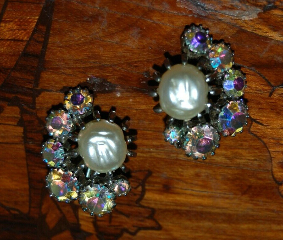 ELEGANT VTG MCM WEISS BAROQUE FAUX PEARL AURORA BOREALIS CRYSTALS CLIP EARRINGS