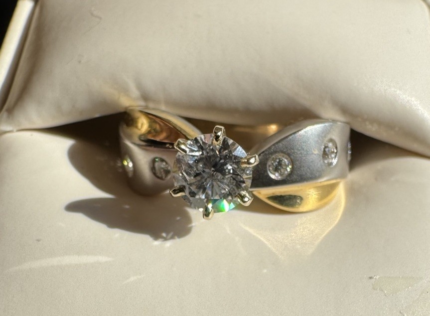 18k Two-Tone White/Yellow Gold Round White Diamond Engagement Ring Size 6