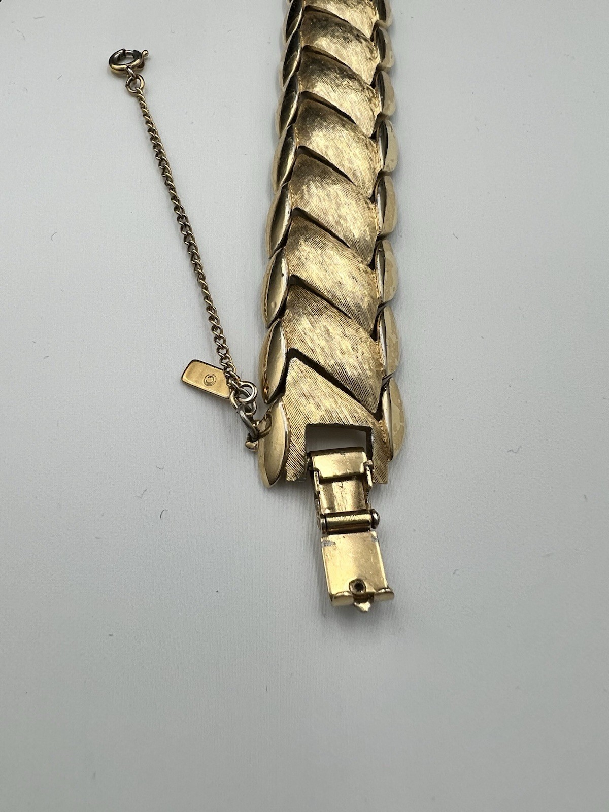 Vtg Monet Gold Tone Textured Leaf Link Bracelet Safety Chain Signed MCM 1960s