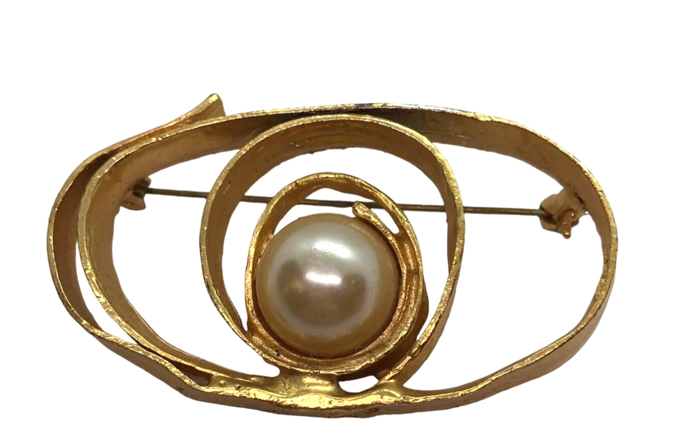 Vtg Brooch Mod Retro Geo Statement Goldtone metal Faux Pearl Classiccore