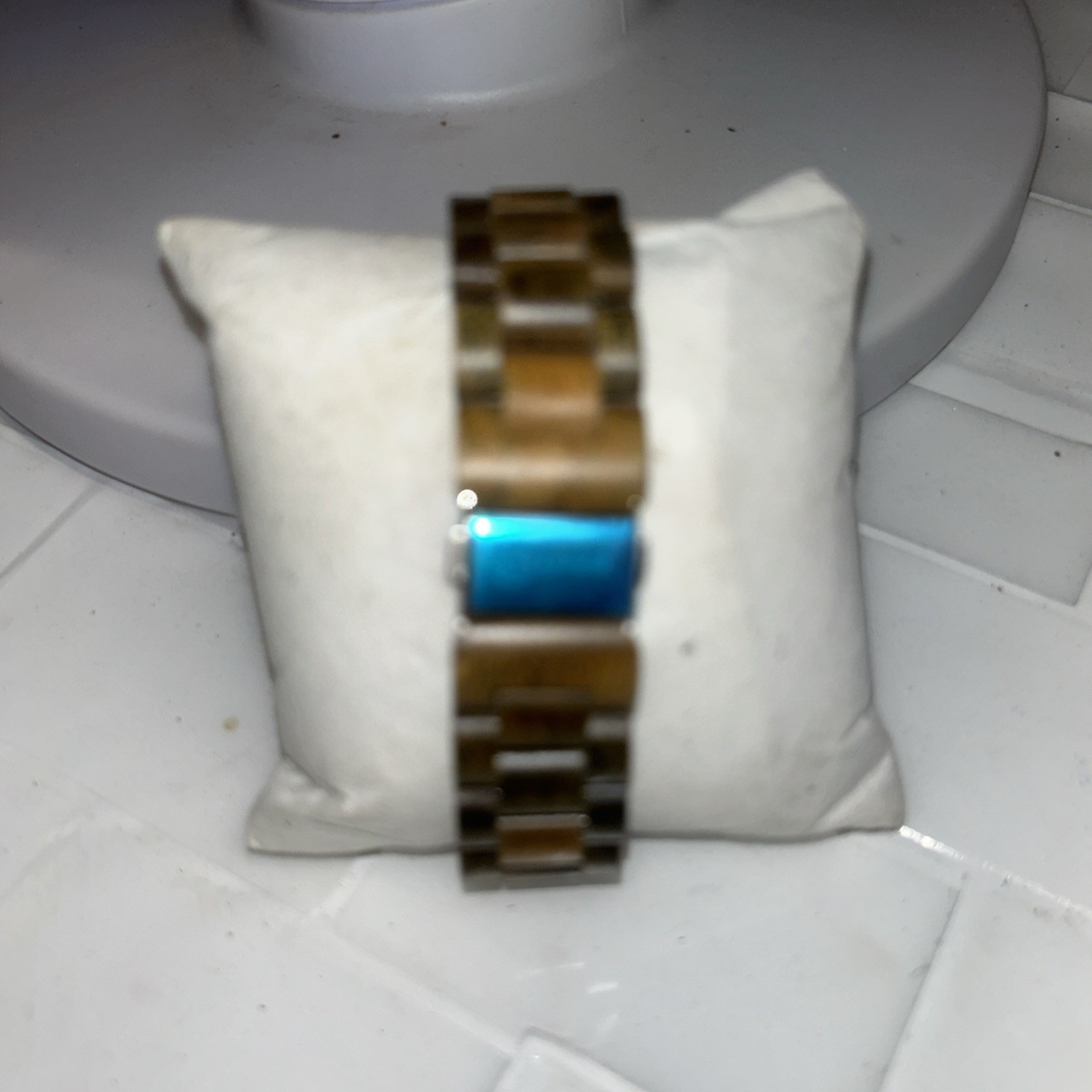 Earth Wood Sapwood Bracelet Watch With Date- Olive Brand New Needs Battery