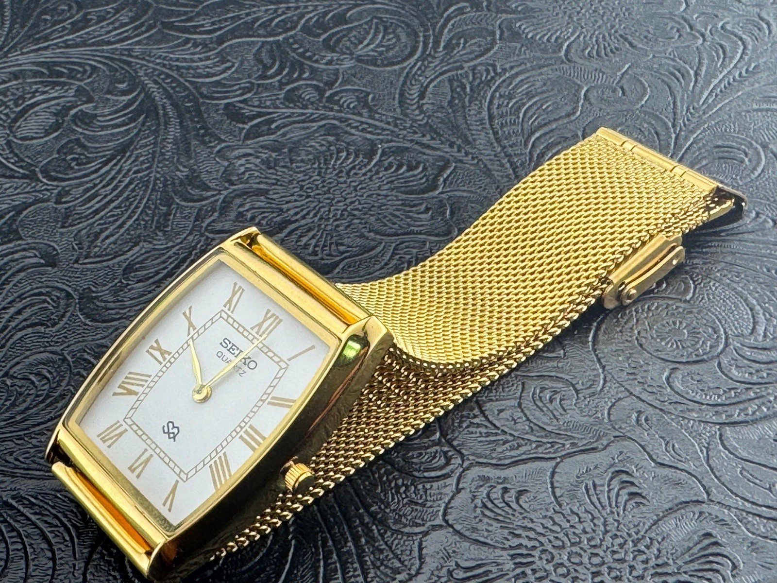WHITE DIAL Vintage Seiko Slim Quartz Men’s Wrist Watch