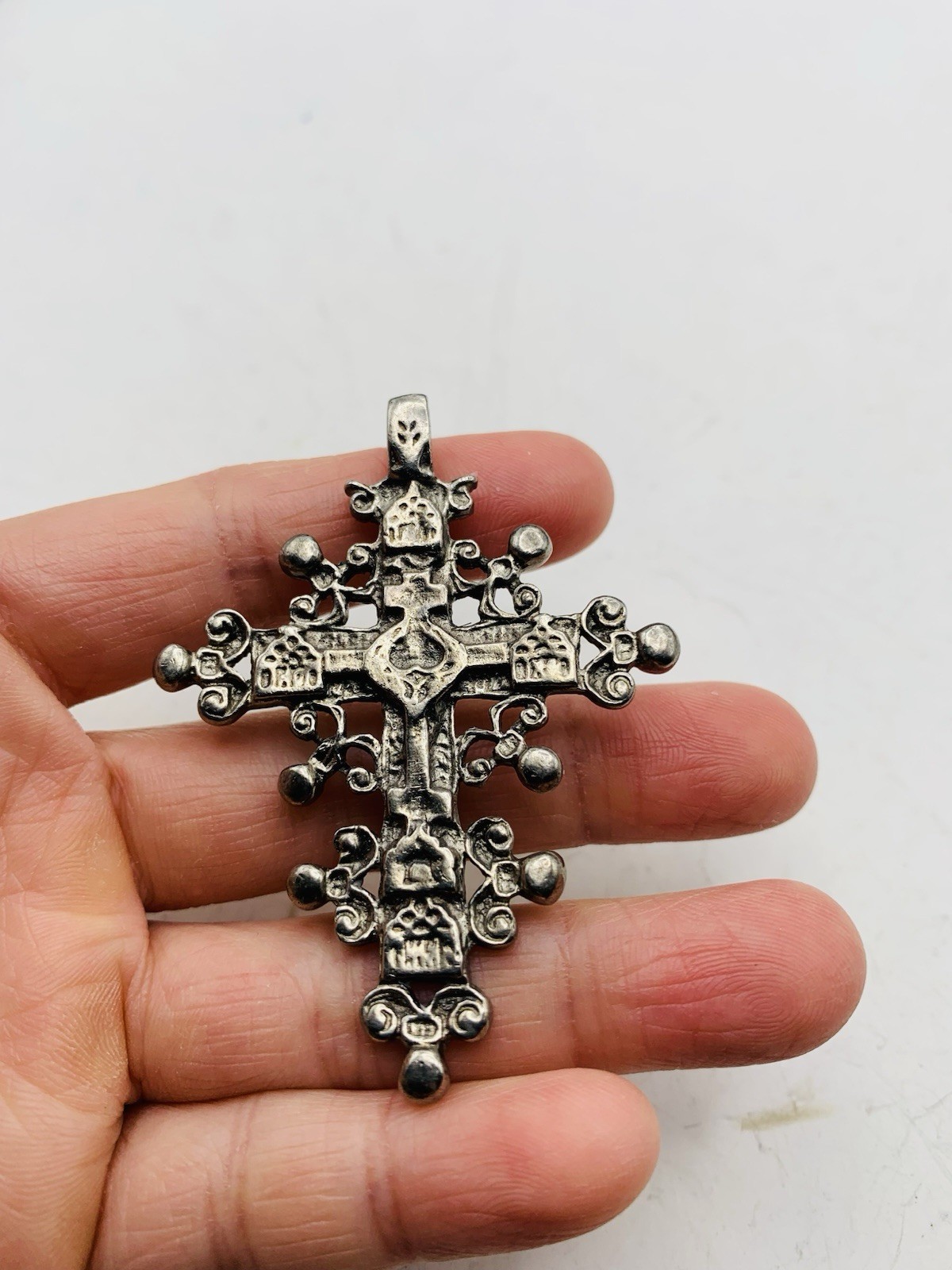Vintage 1992 Metropolitan Museum of Art Silver Tone Byzantine Cross Cleo Pendant