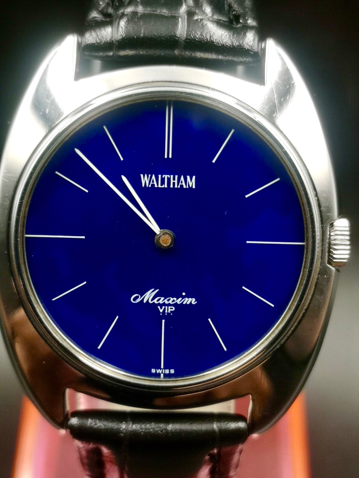 Vintage And Rare WALTHAM Maxim VIP Hand-Winding Unisex watch. 17 Jewels.