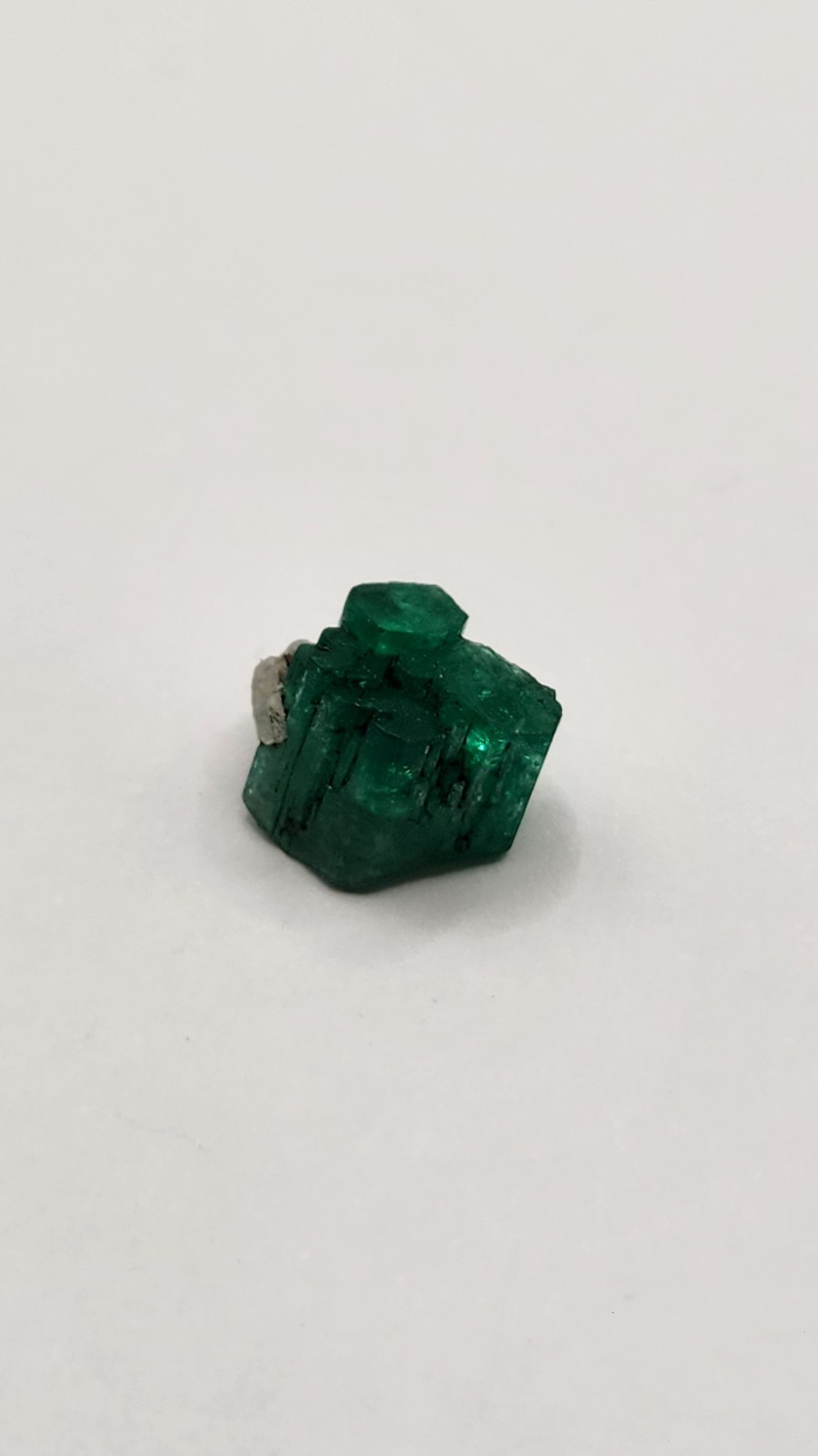 Macla de Esmeralda En Bruto 3,24cts, Pieza especial, cristales con terminación