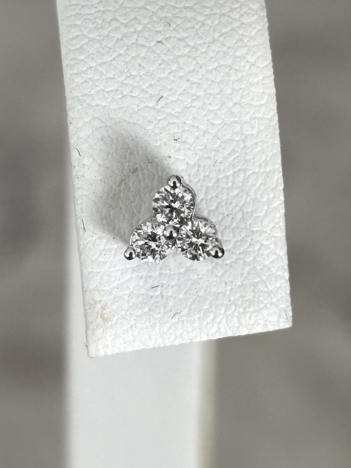 $450 IGI Certified NWT 14K White Gold .30Ct Round 3 Stone Clover Diamond Earring