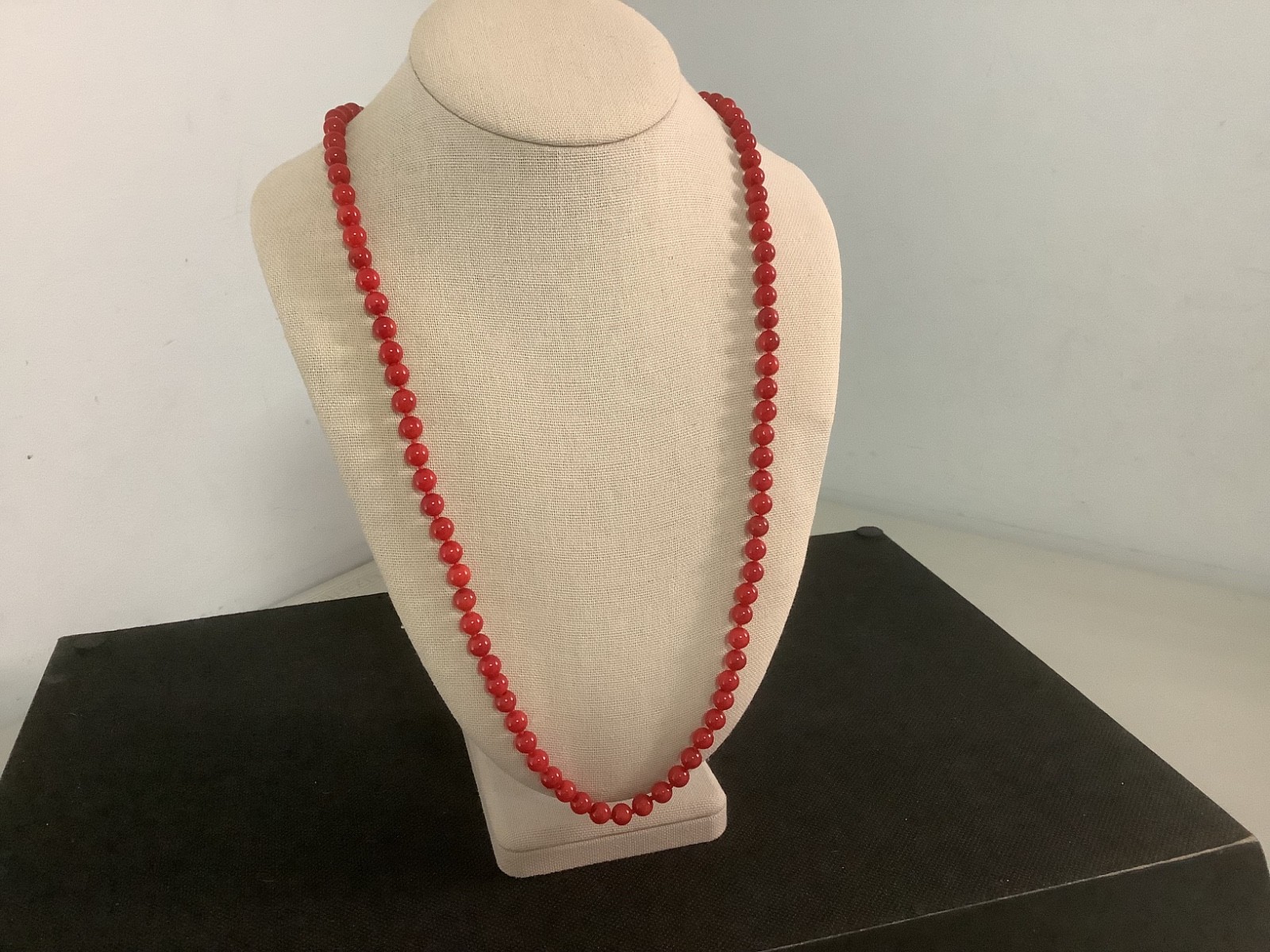 VTG vivid red genuine coral beaded necklace 35″ gorgeous 7mm polished knotted