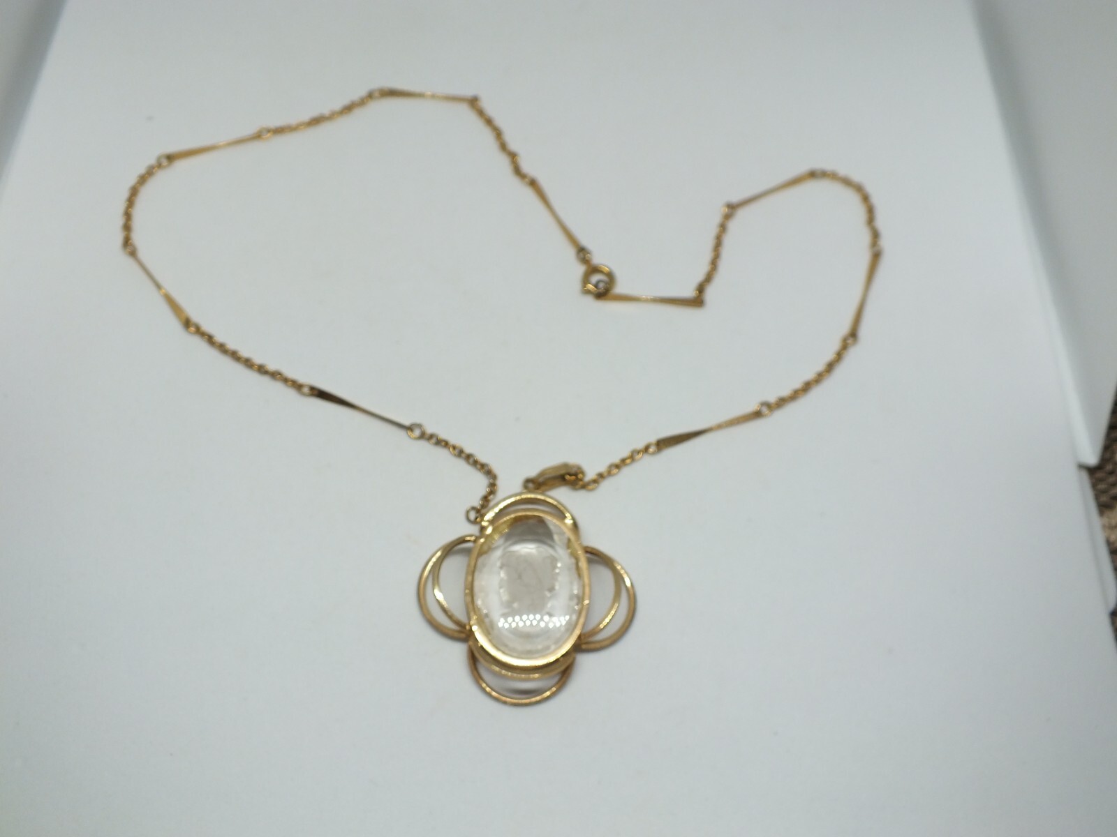 Beautiful Necklace Gold Tone Reverse Clear Cameo 1 1/2″ Pendant 19″ Chain NICE
