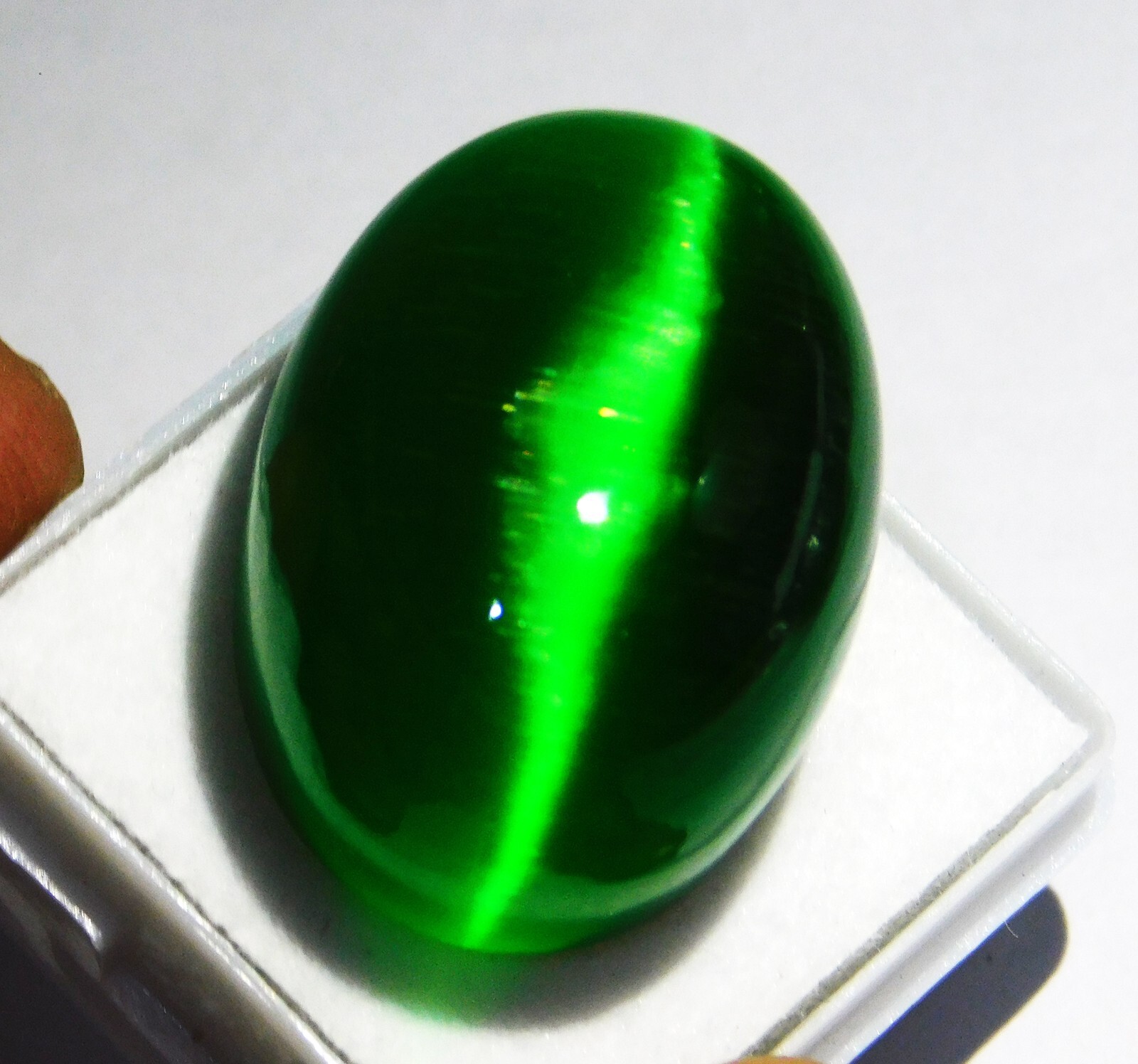 Natural 67.40 Ct Certified Chrysoberyl Green Cat’s Eye Oval Cabochon Loose Gems