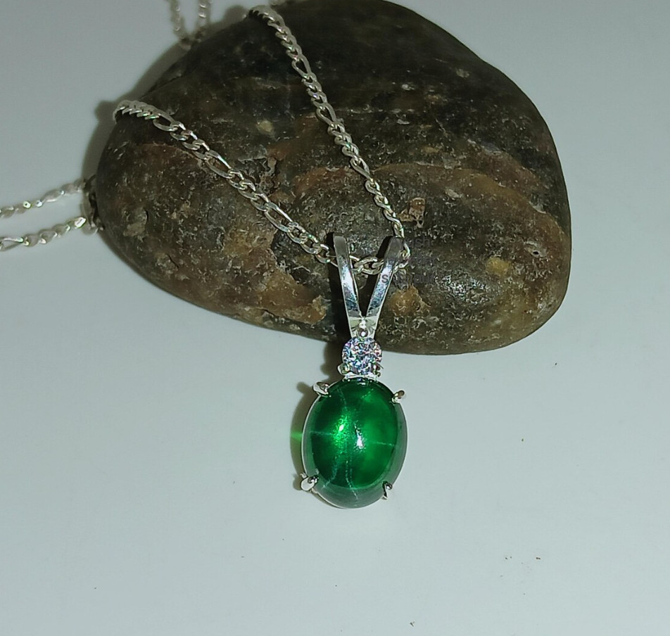 Natural Oval Cut 6 Rays Star Green Sapphire Gemstone 925 Sterling Silver Pendant
