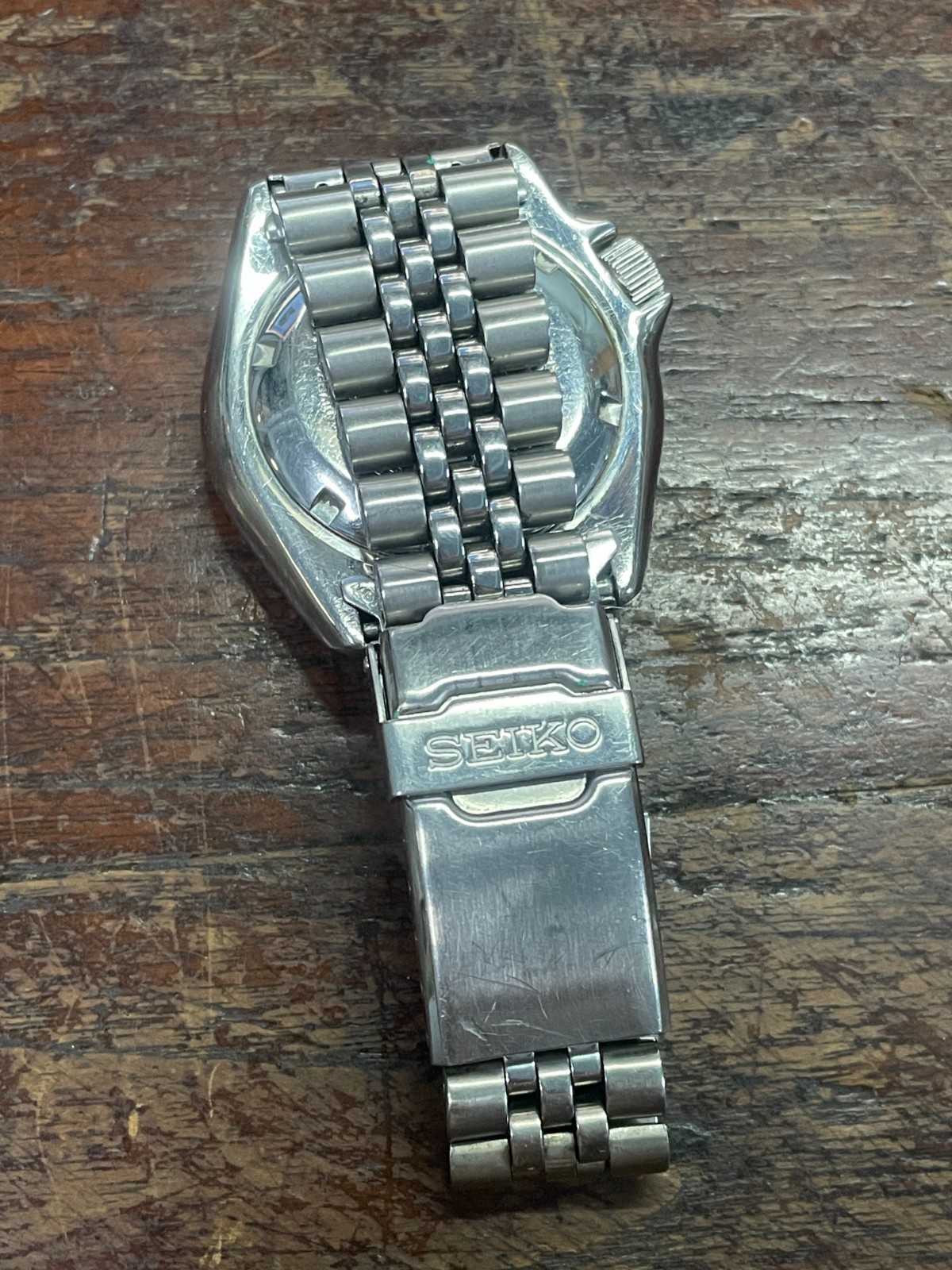 Seiko Men’s Black Watch – SKX007