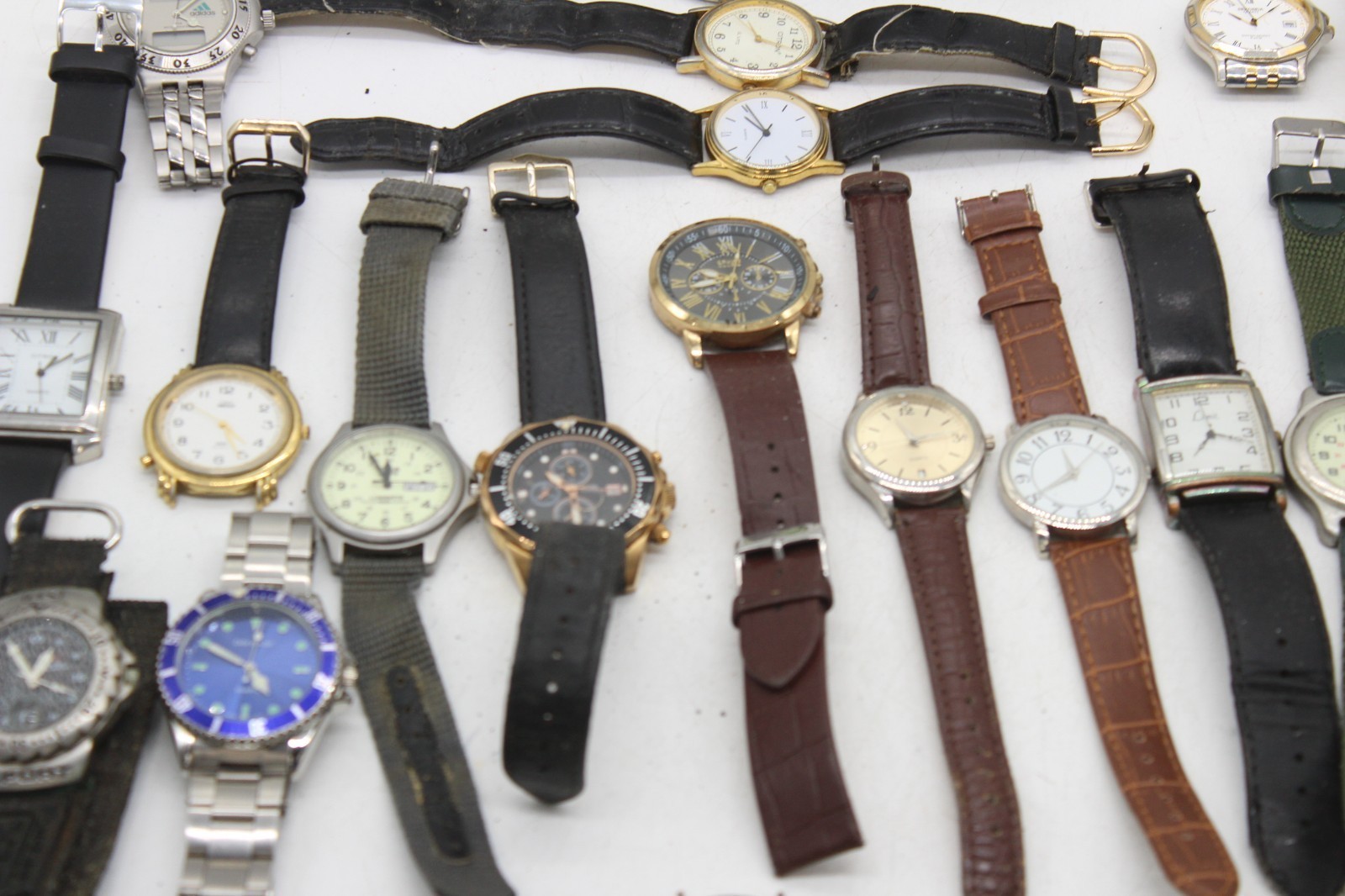 30 x Vintage Gents Quartz Wristwatches Inc. Pulsar, Lorus, Seiko, Swatch, etc.