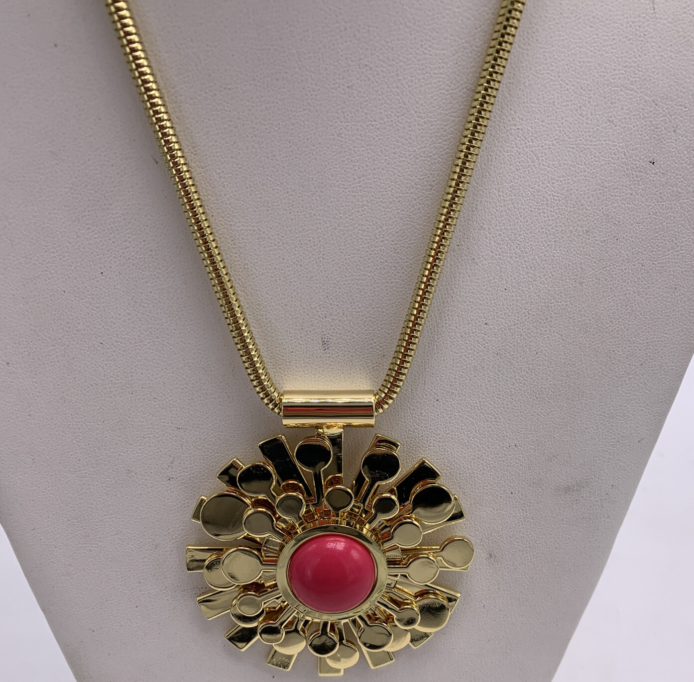 NWOT TRINA TURK INDAIN CAYNON GOLD TONE PINK STONE 34” Necklace X821