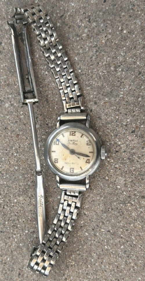 Vintage JUVENIA Ladies’ Hand-Wound Watch Working Condition Engraved By Kreisler
