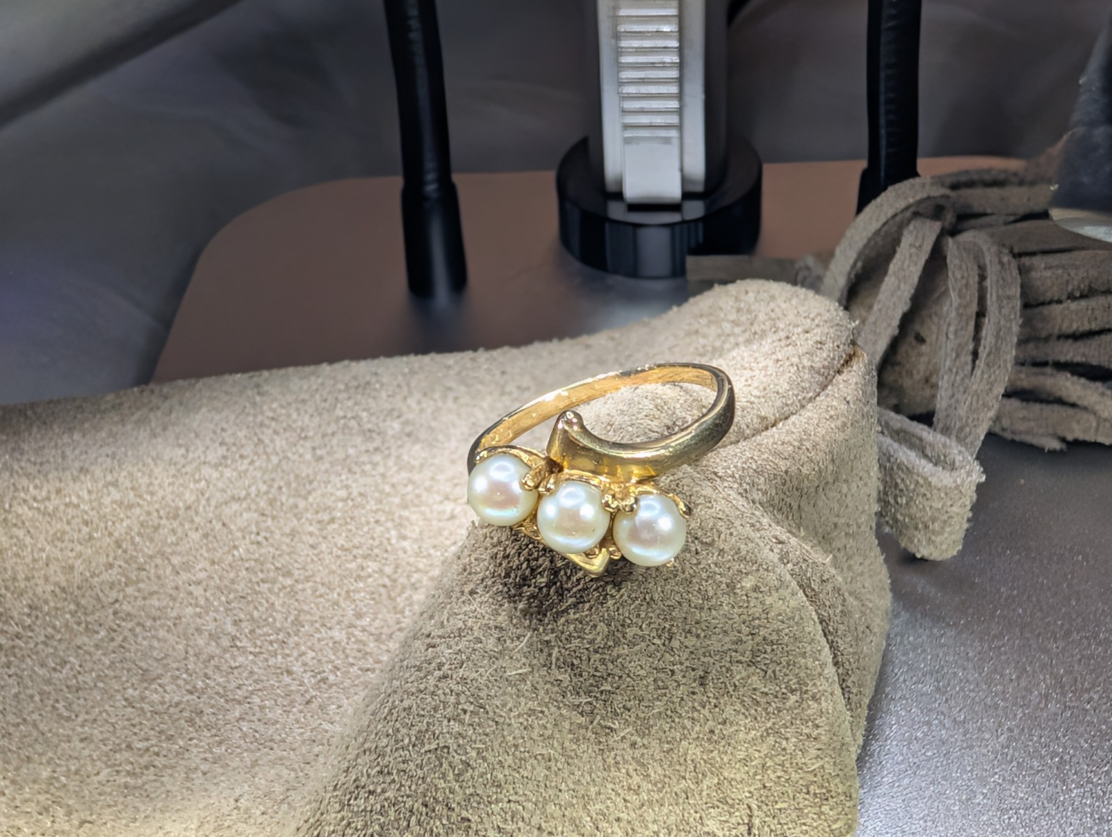 intage Solid 10K Yellow Gold 3 Pearl Bypass Ring Size 5.5 Three Stone 3.0g RG