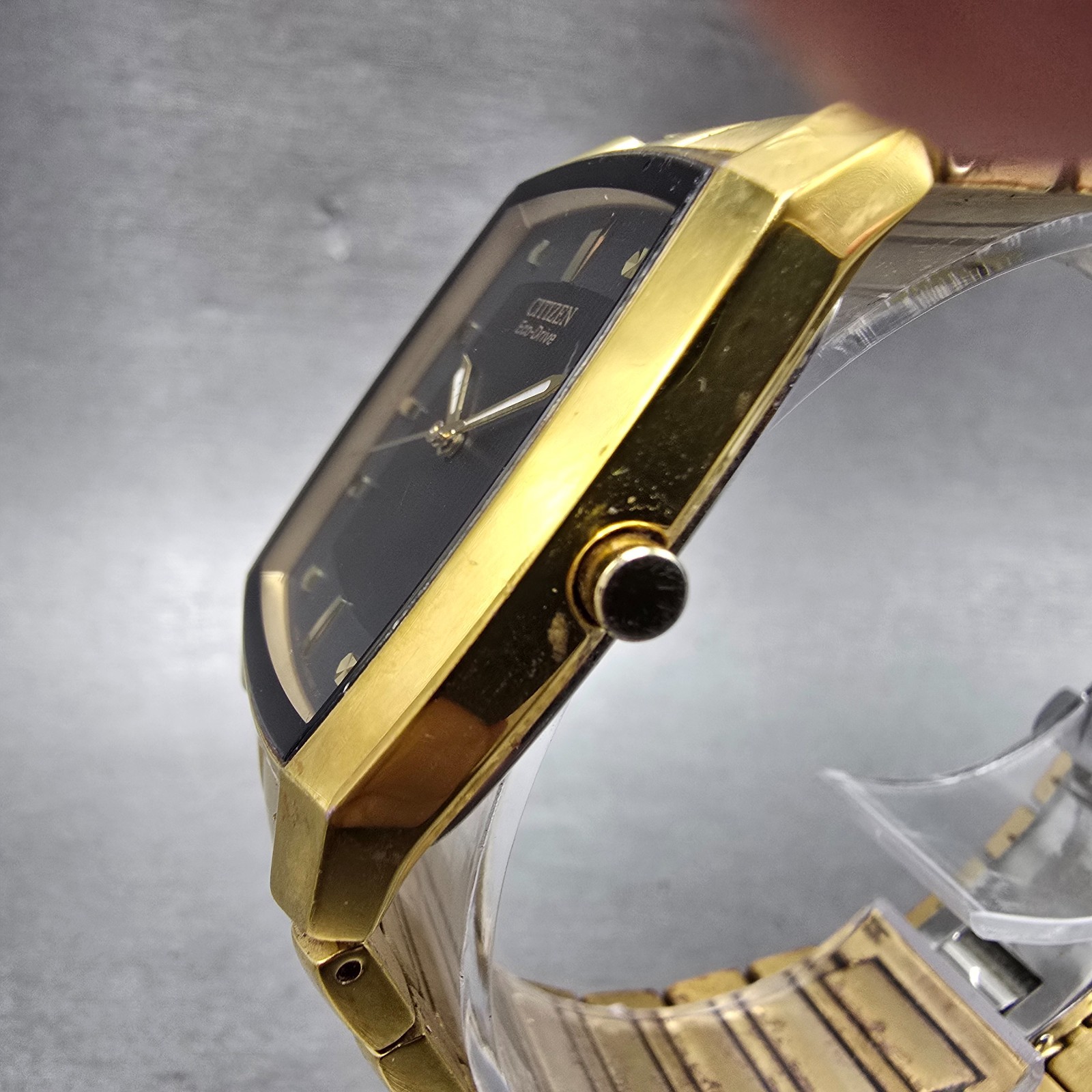 Citizen Eco-Drive Tank Watch Men 31mm Black Dial Gold Date E111-S049369 Runs Jkm