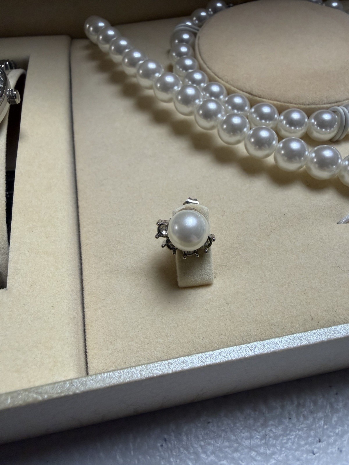 TRUMP MARINA HOTEL CASINO PEARL BRACELET NECKLACE EARRINGS WATCH SET COMB SHIP