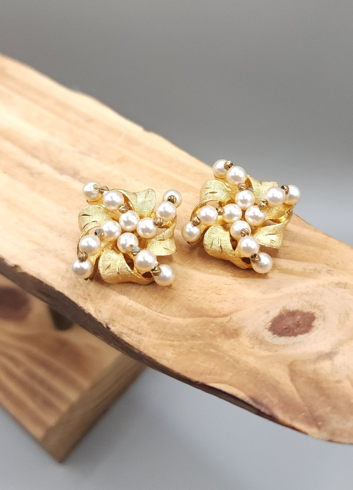 Vintage 1950s Gold Tone Faux Pearl Pinwheel Leaf Clip On Earrings Pat Pend