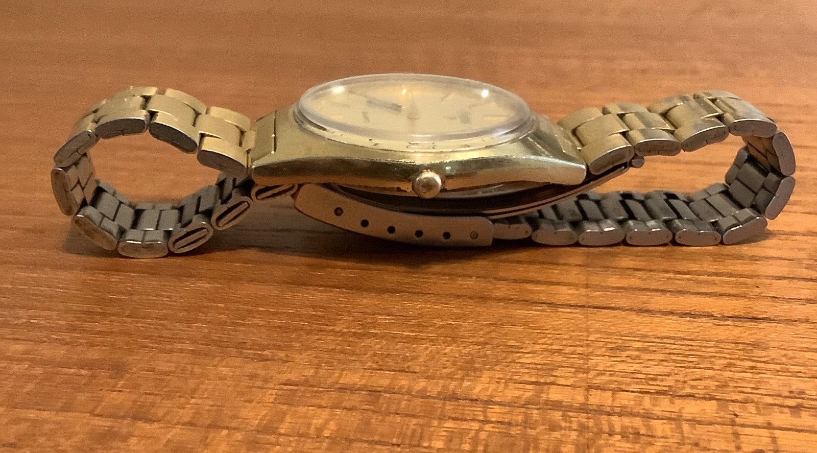 Vintage Pulsar Model Y147 8049 Calendar Date Men’s Gold Tone Watch New Battery