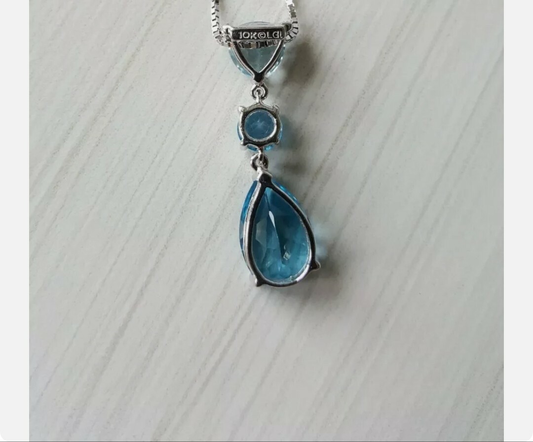 FINE WOMENS BLUE TOPAZ 1OK WHITE GOLD 3 STONE PENDANT W/14K GOLD CHAIN. NECKLACE
