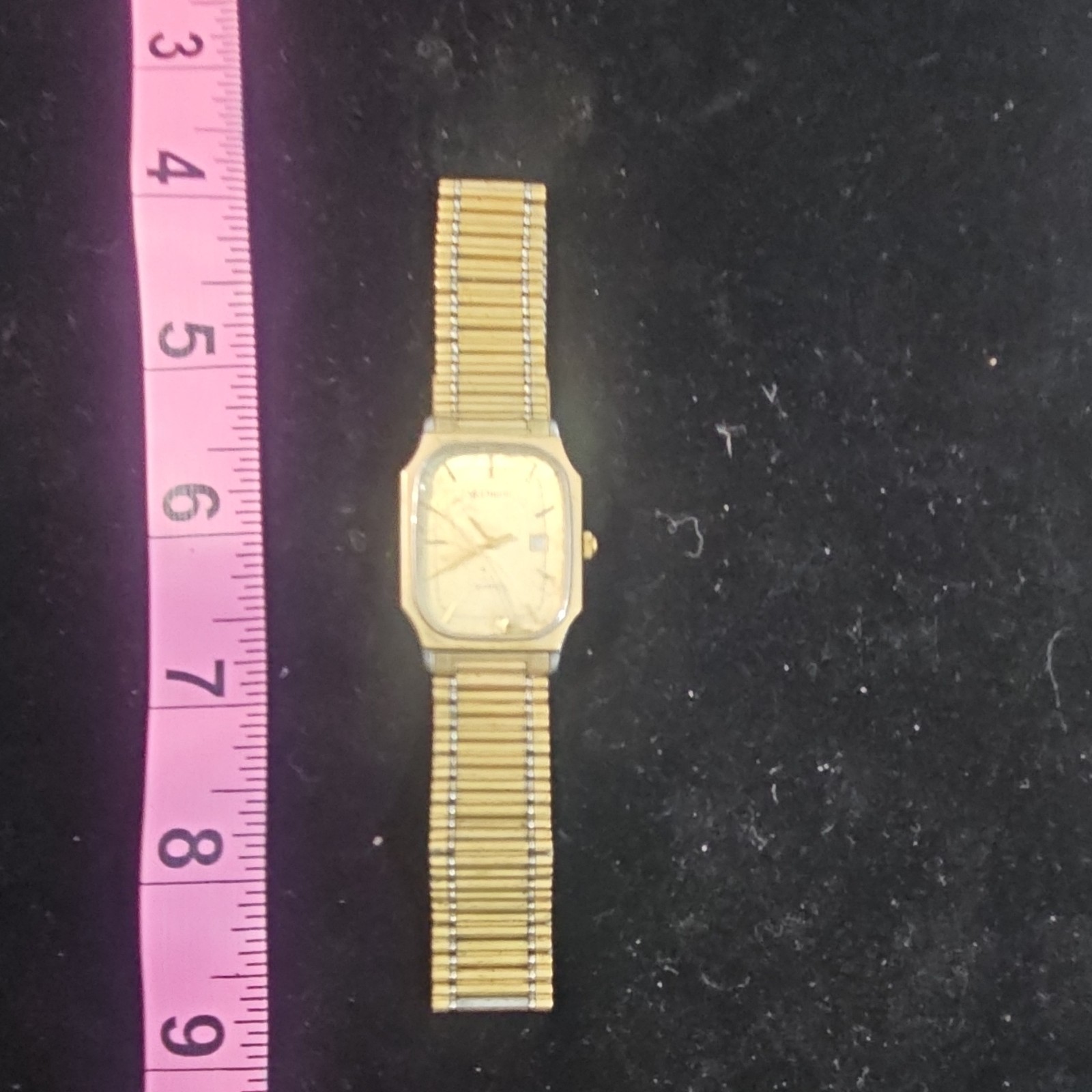 Helbros Quartz Wristwatch Gold Tone Metal Case Non-Numeric Hour Marks Dial
