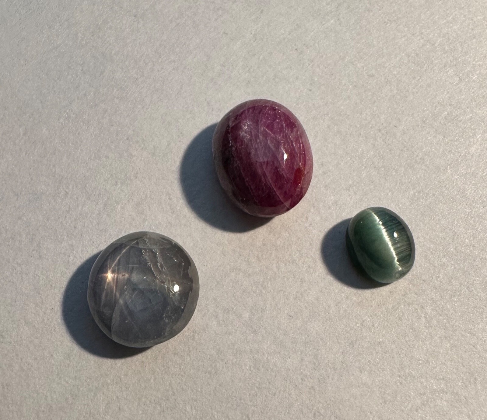 STAR SAPPHIRE CABOCHON 5.25CT, STAR RUBY SAPPHIRE 6.71CT, CAT’S EYE TOURMALINE 1