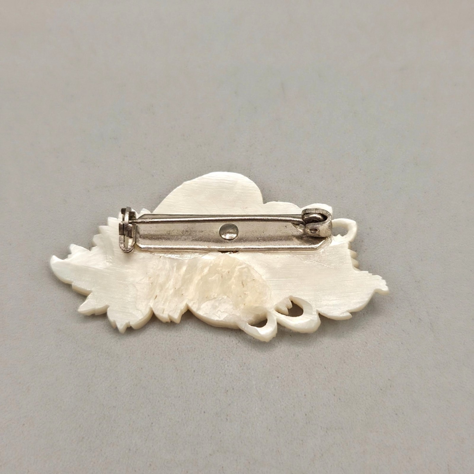 Hand Carved Mother Of Pearl Cultured Pearl Floral Brooch 1940s – 1970s