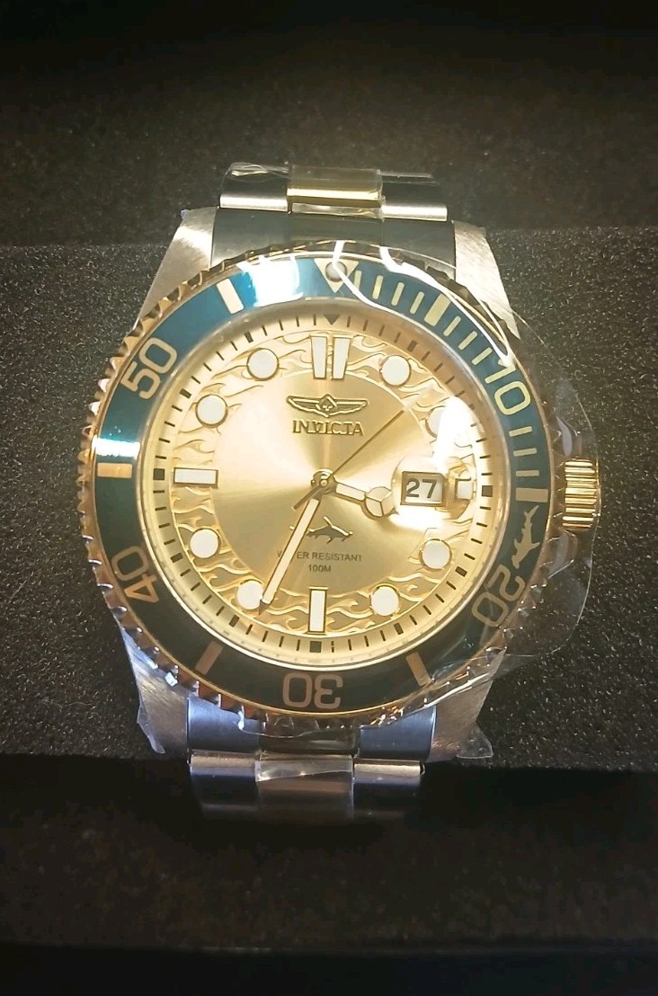 Men’s Watch. Brand New Invicta Pro Diver Current wave. 2-Tone Band. 43mm. #30022