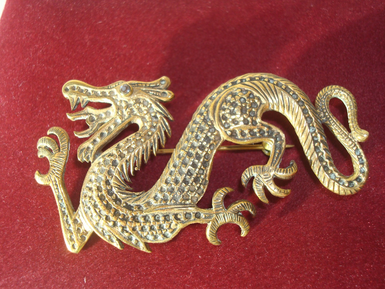 VINTAGE LOT(3) BROOCHES,CHINESE DRAGON,J.J RUSSIAN CATHEDRAL,M/EAST DAGGER PERF.