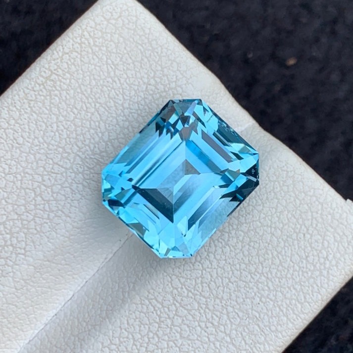 10.00 Carat Swiss Blue Topaz Gemstone Natural Emerald Cut From Africa