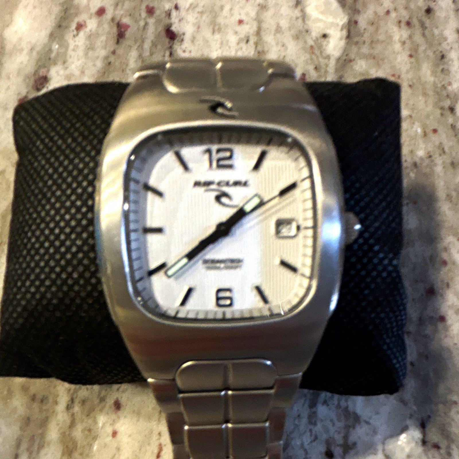 Rip Curl Quartz 35mm White Dial Date Silver Stainless Bracelet 100m
