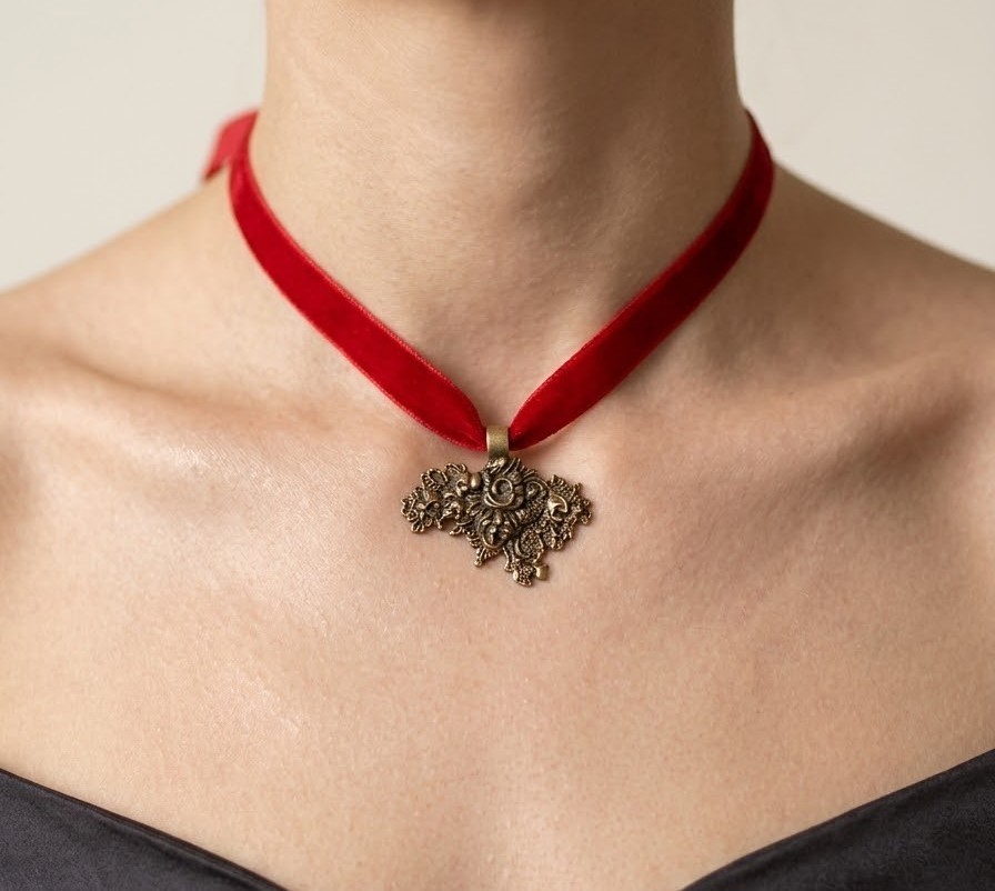 Ukraine Map Pendant , Floral Ukraine Necklace, Patriotic Jewelry Gif