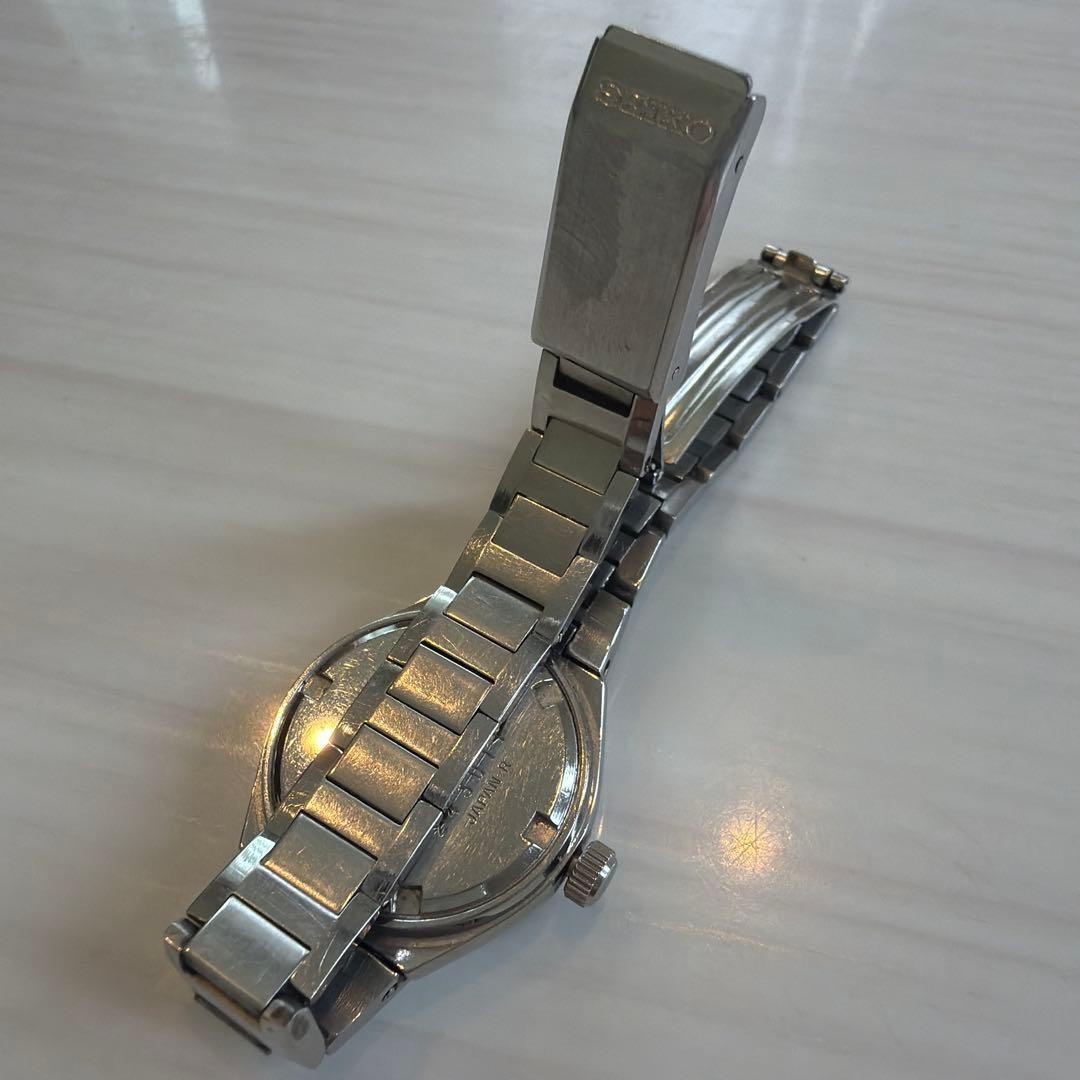 A vintage SEIKO AUTOMATIC wristwatch from 1972, about 50 years ago.