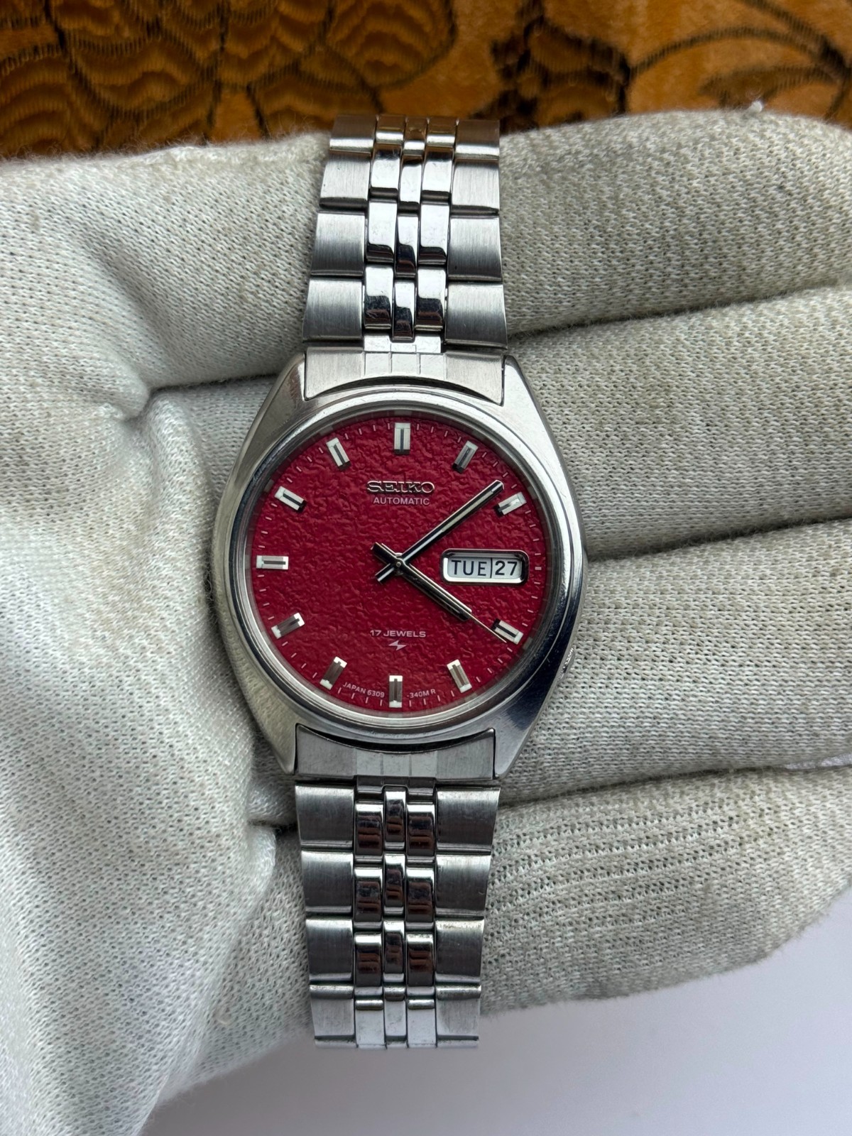 Seiko 5 Vintage Mens Automatic 17 Jewel Red Textured Dial Day-Date Men’s