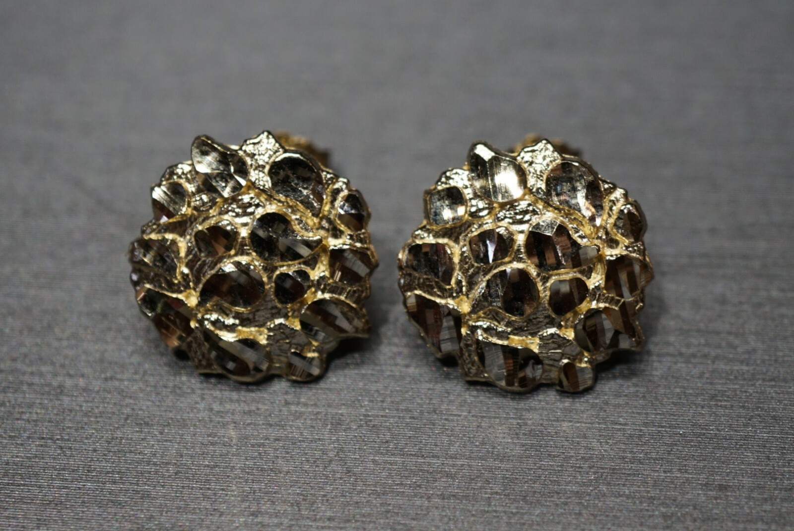 10K Solid Yellow Gold 15MM Diamond Cut Round Nugget Stud Earrings.