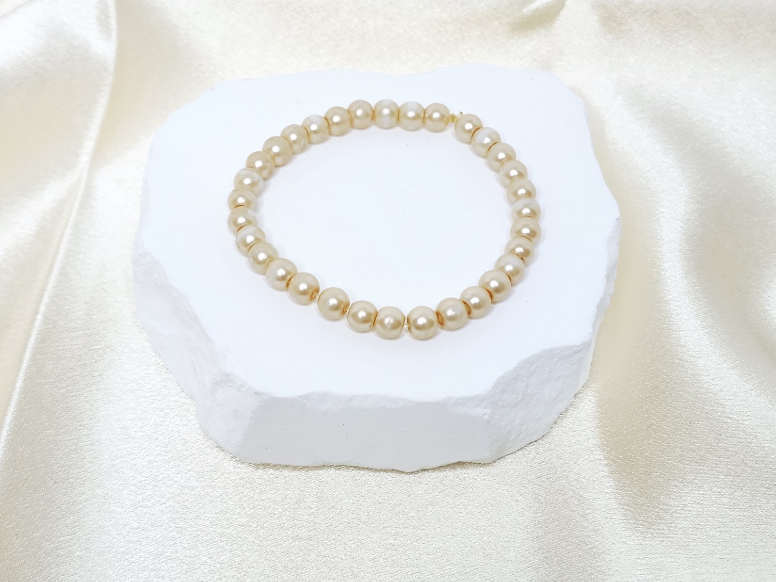 Vintage Beige Cream Faux Pearl Stretch Bracelet – 2.5 Inch Inside