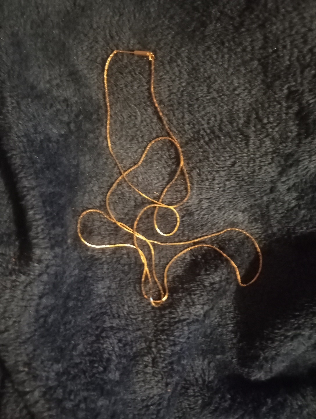 14 karat gold 30 inch necklace with unusual clasp