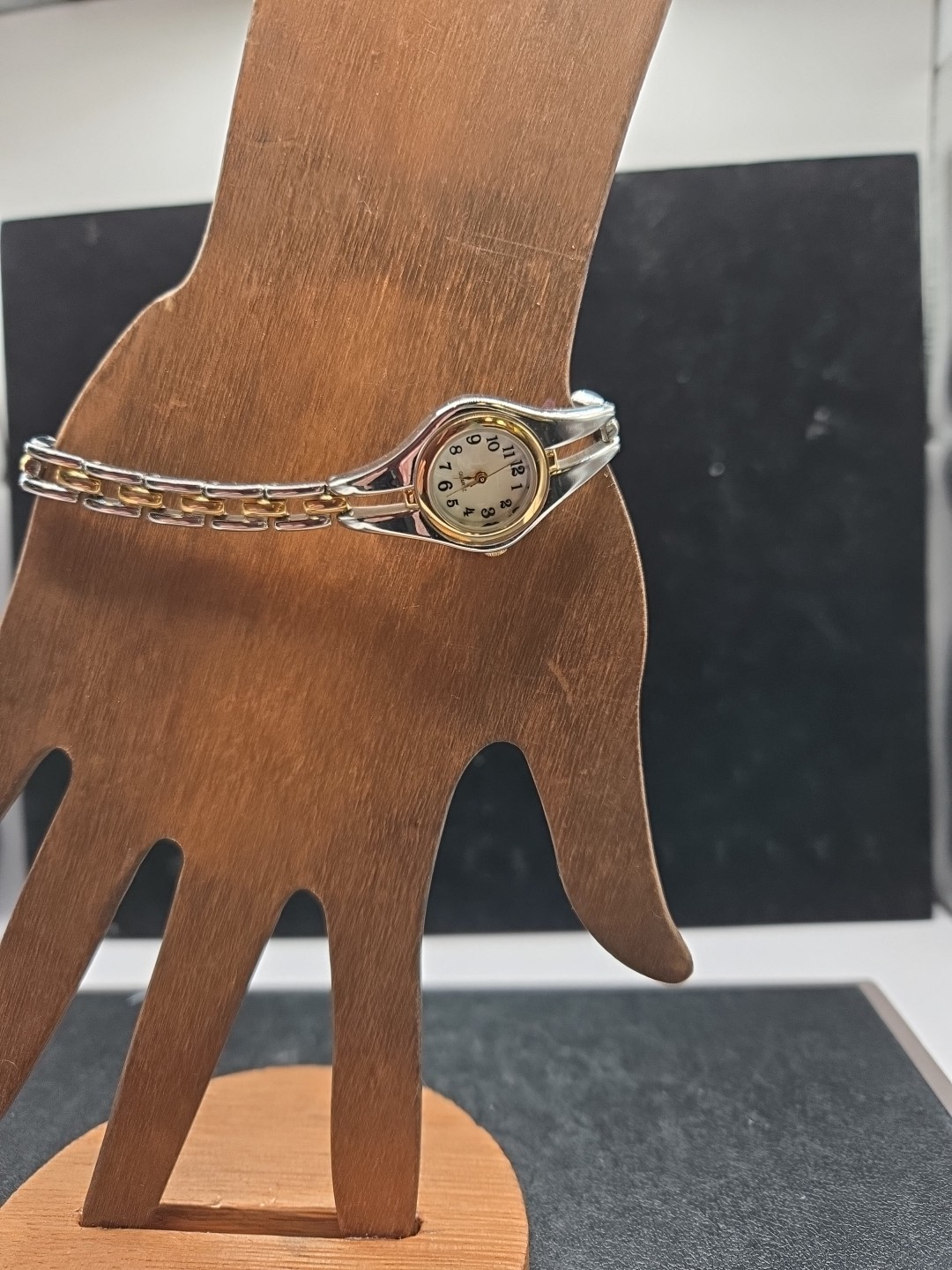 Unbranded 2 Tone Ladies Analog Bracelet Wrist Watch (I-5)