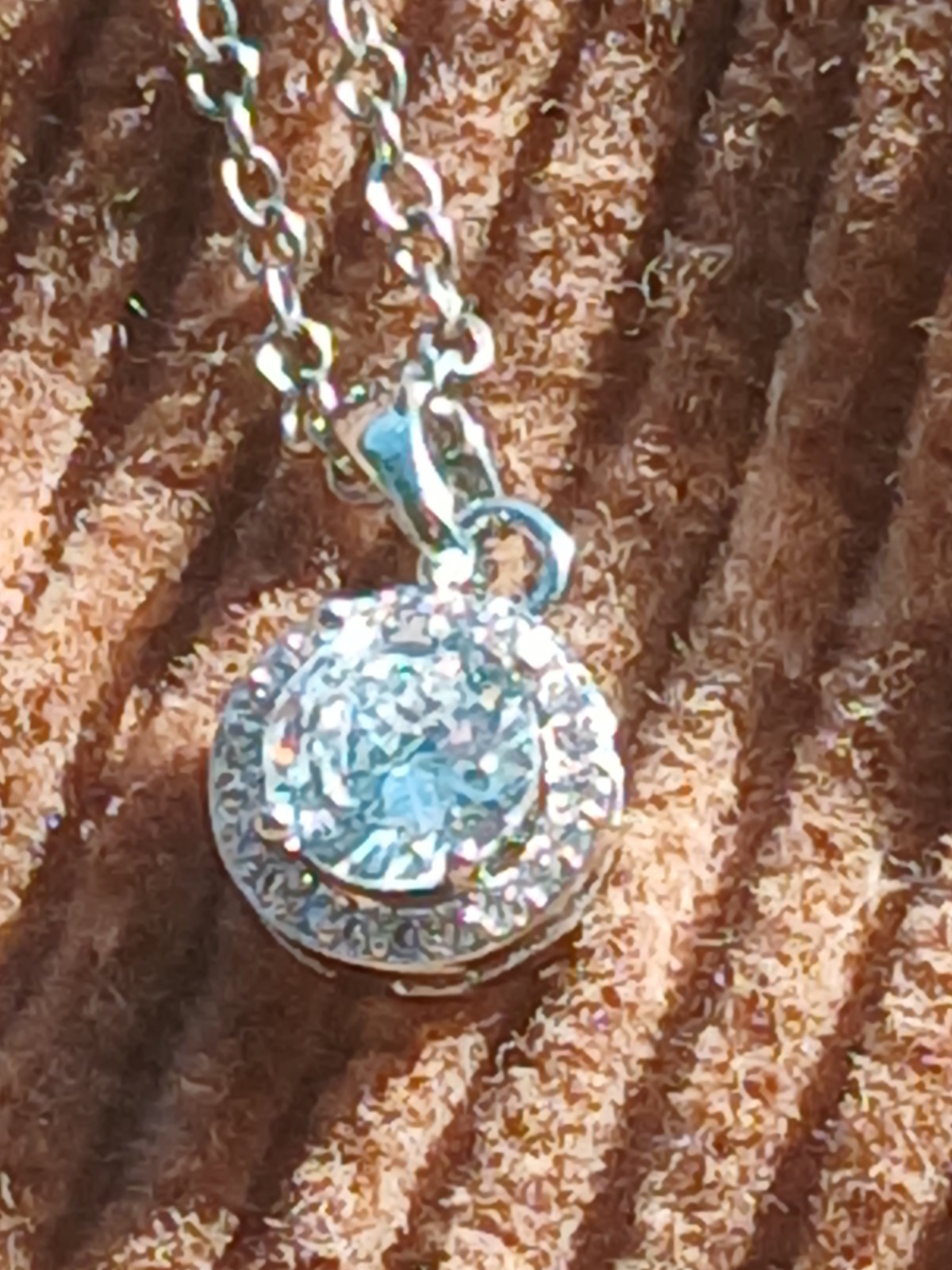 White glimmering Stone in Silvertone. Chain. Dainty Nice