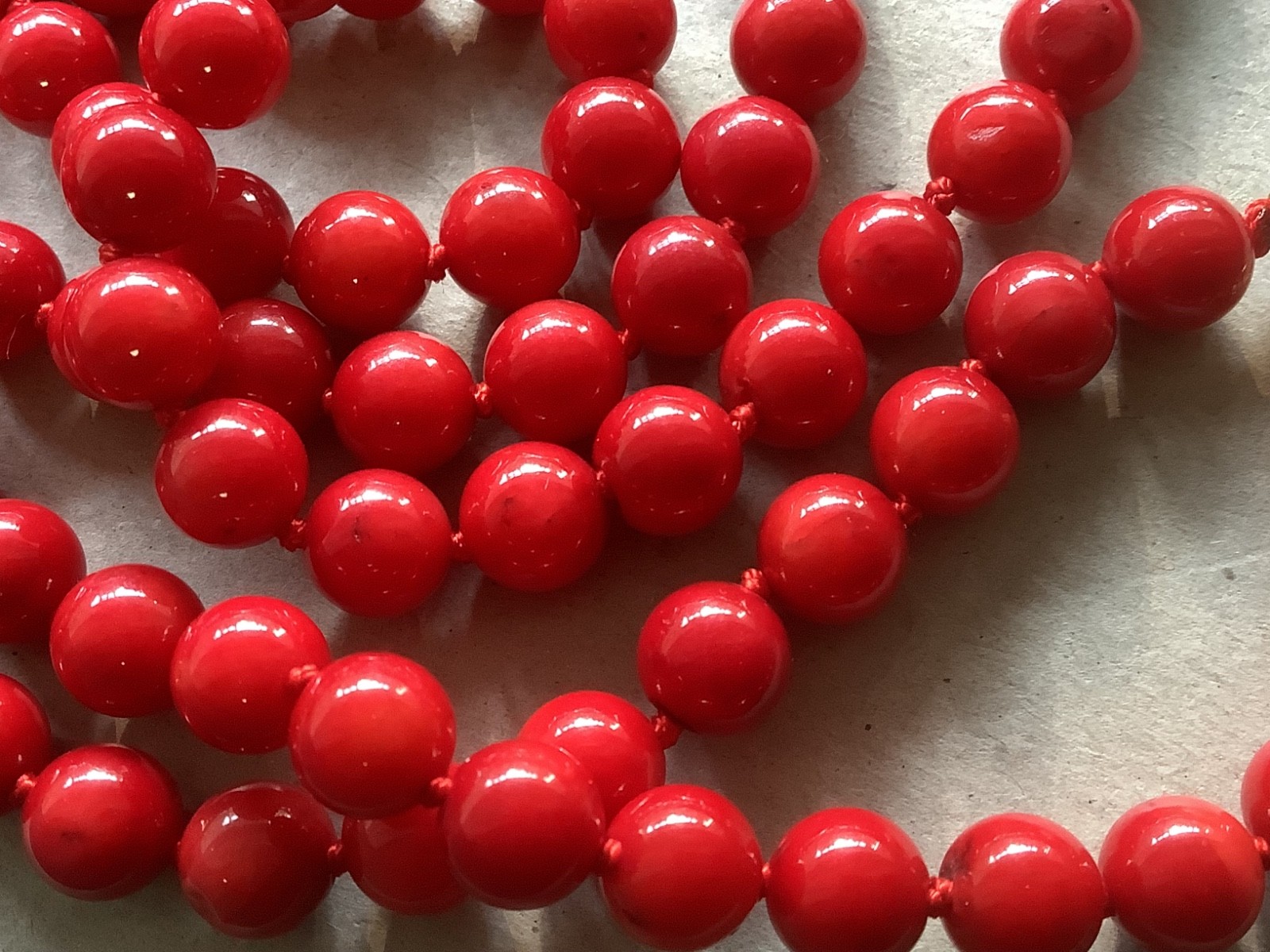 VTG vivid red genuine coral beaded necklace 35″ gorgeous 7mm polished knotted