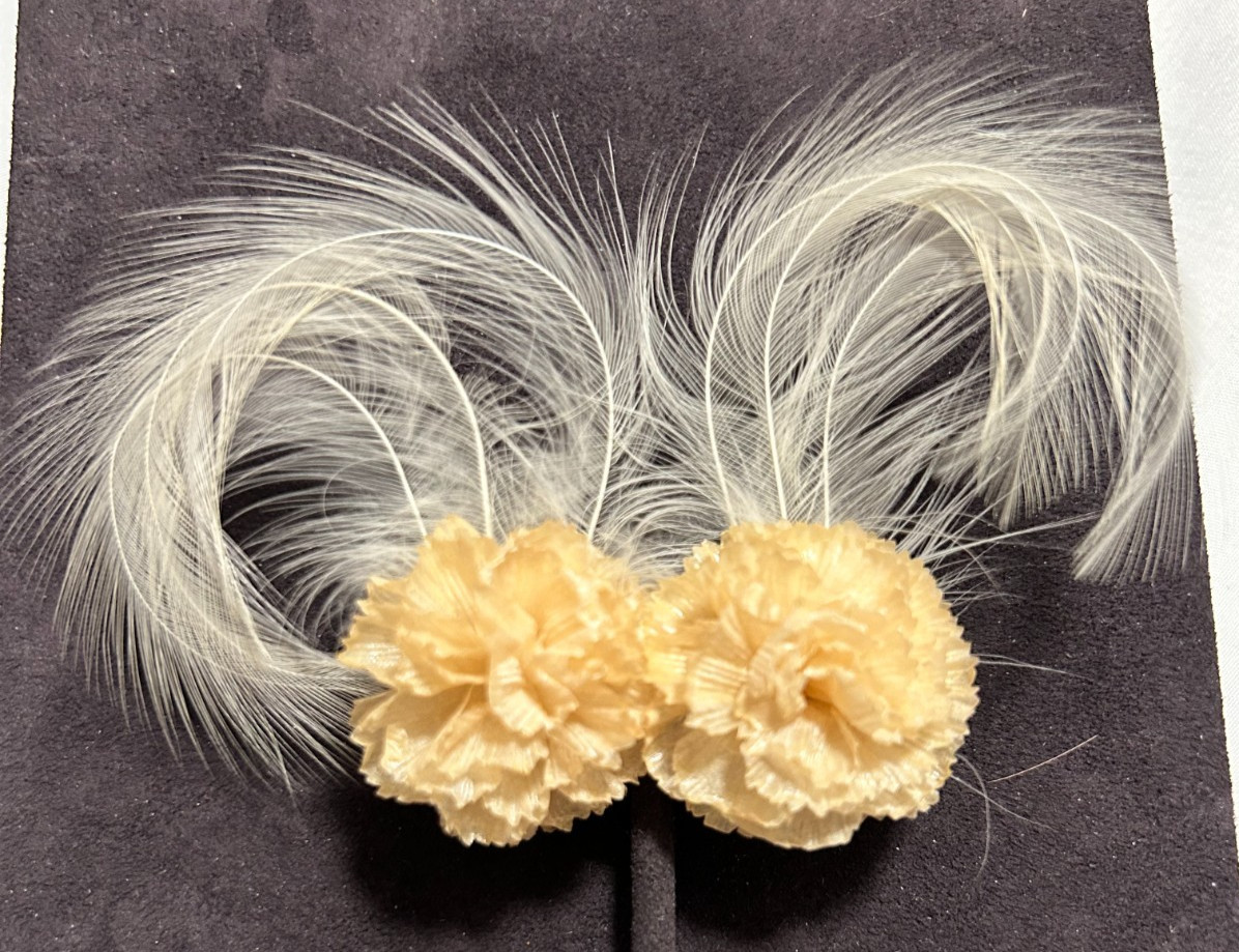 Vintage 1950’s Real Feather Flower Special Occasion Earrings Metal Clip-On VGUC
