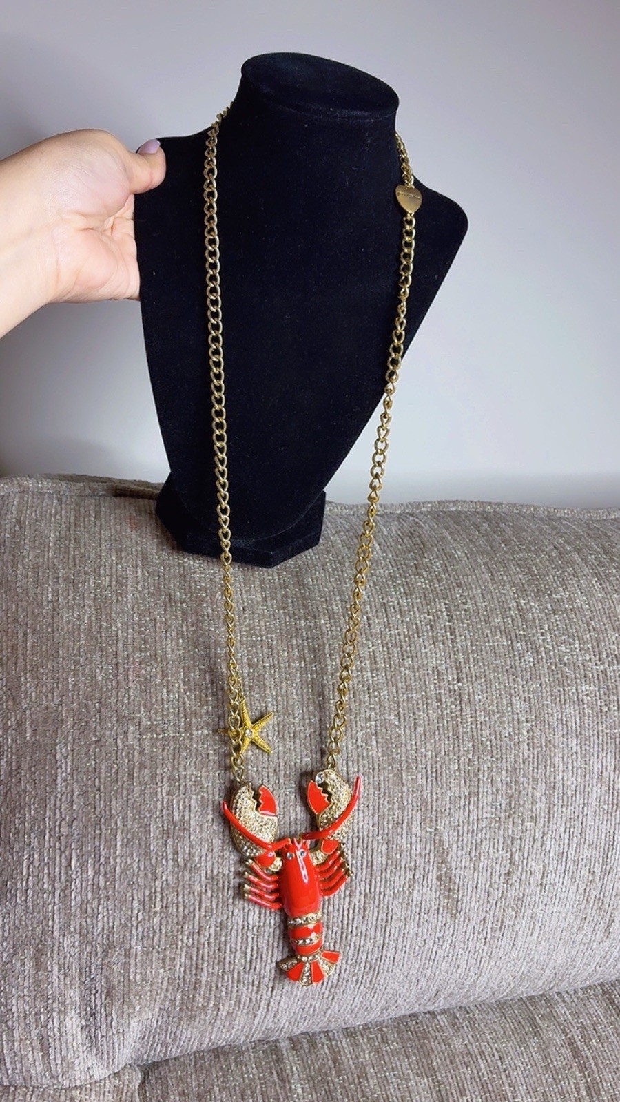 HUGE 🦞BETSEY JOHNSON Gold Tone Enamel Crystal Lobster OCharm Necklace🤩