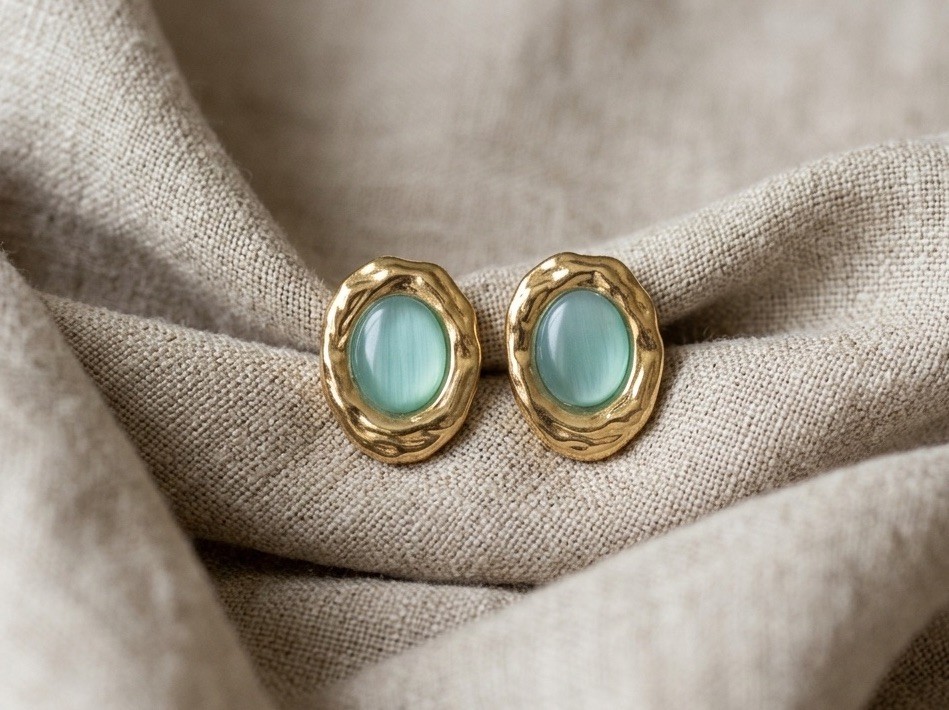Chico’s Molten Earrings Gold Stud Statement Cabochon Hammered VTG Seafoam