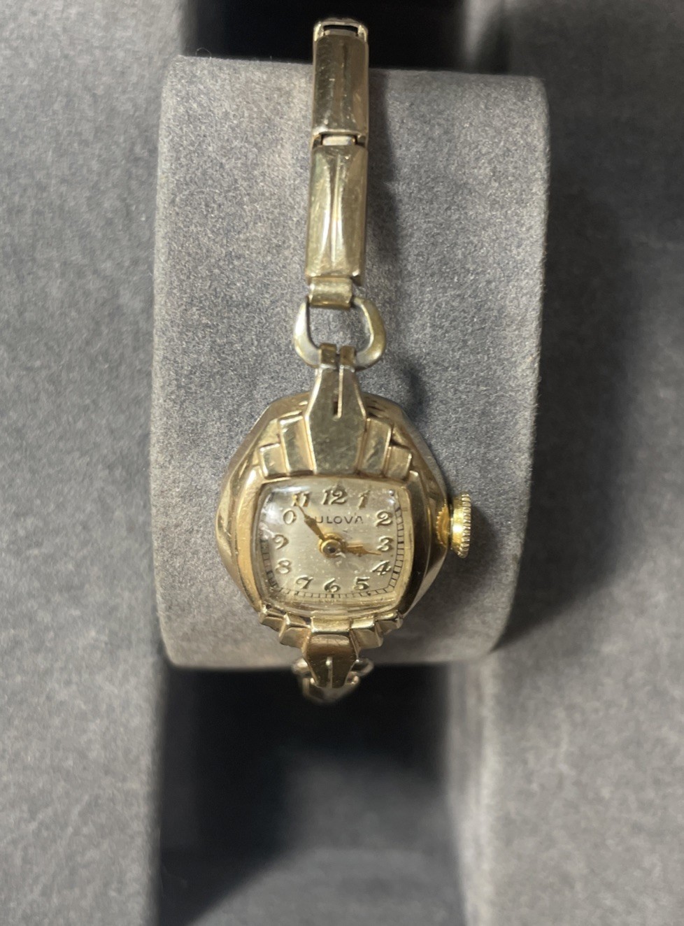 BULOVA (LO) 12K GOLD Filled Bezel 447656 WOMAN’S WATCH. Swiss Made. Works