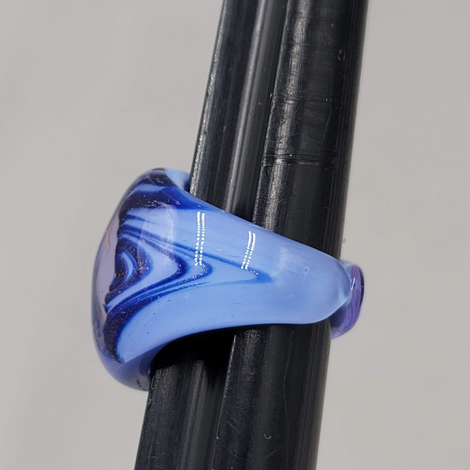 Blue Glass Wrap Cocktail Ring Womens Size 6 Swirl Band Bold