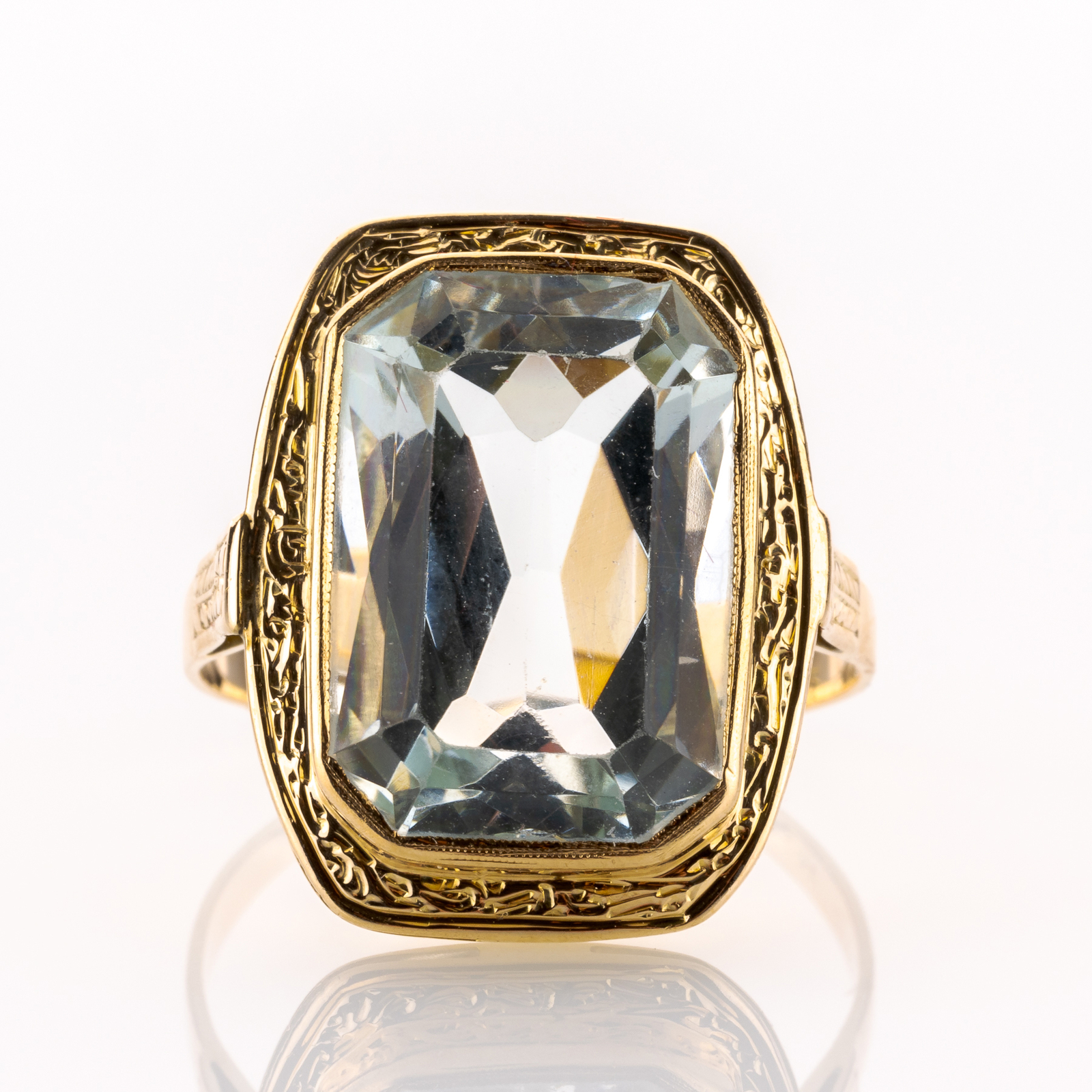 Vintage 14k gold ring with an aquamarine