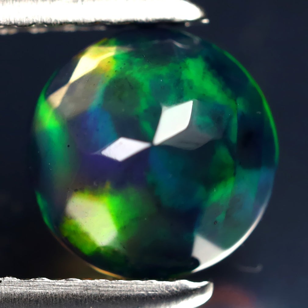 0.98 ct Attractive Round(7.01 x 7.00 mm)Flashing Multicolor Black Opal Gemstone