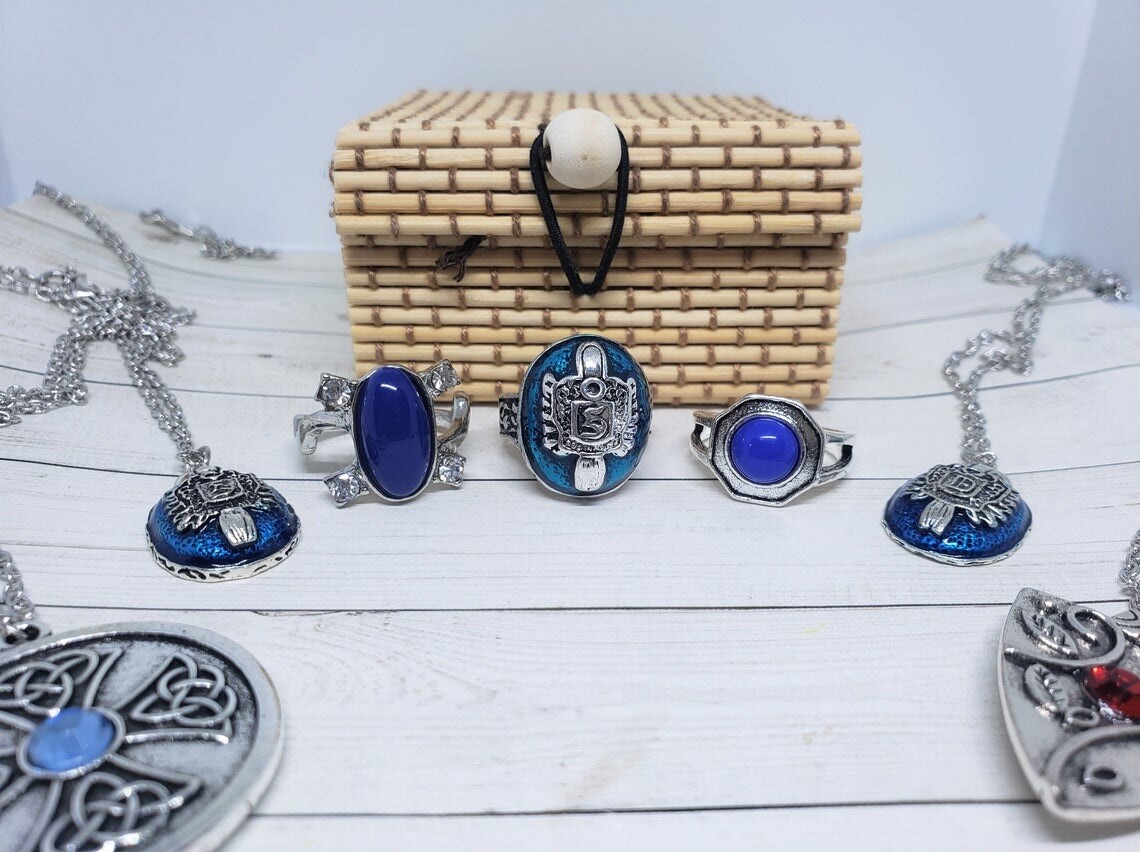 10 piece The Vampire Diaries Jewelry Box Set, Elena Gilbert Daylight Damon