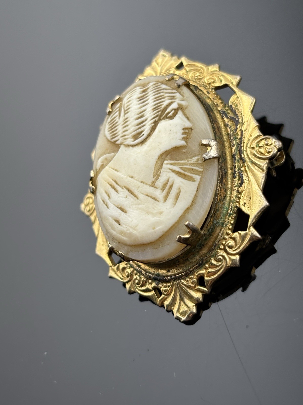 Unique Vintage Gold Plated ? Cameo Brooch Old Shell Carving Some Tarnish Damage?