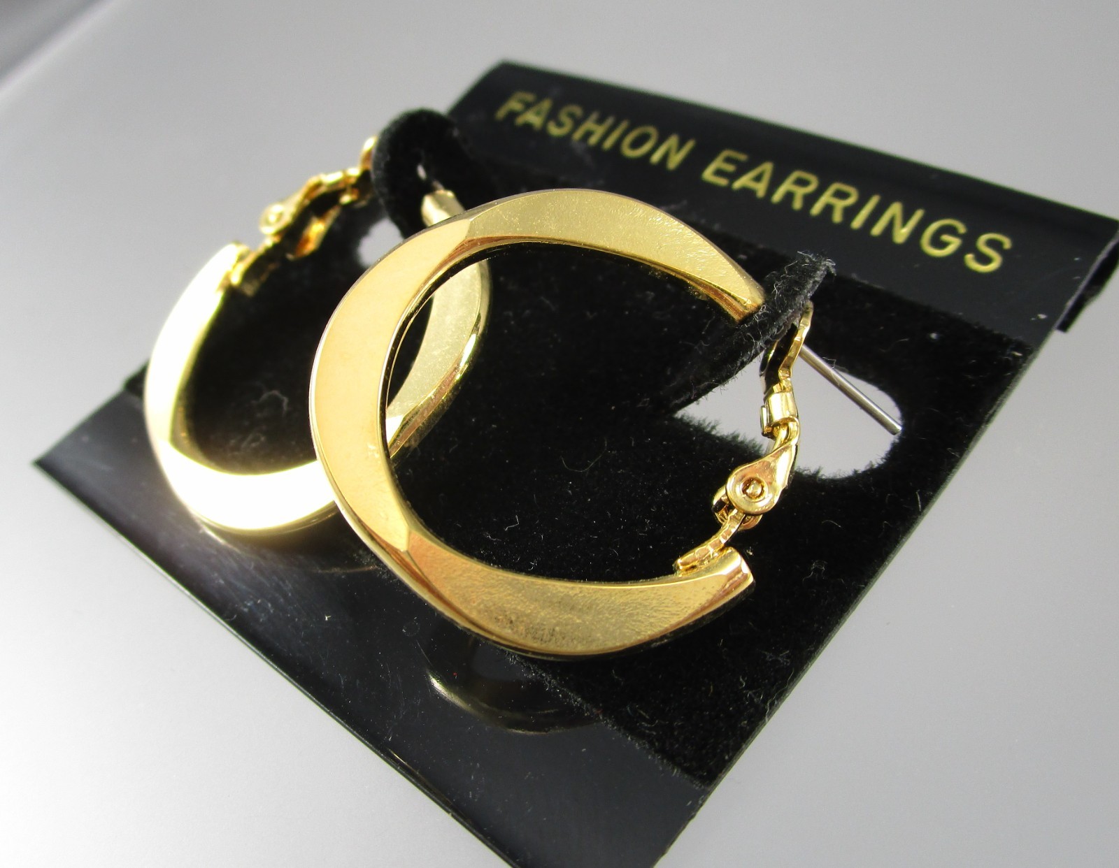 NoS Gold Tone Metal 1″ Fashion Hoop Post Hinged Earrings 140G